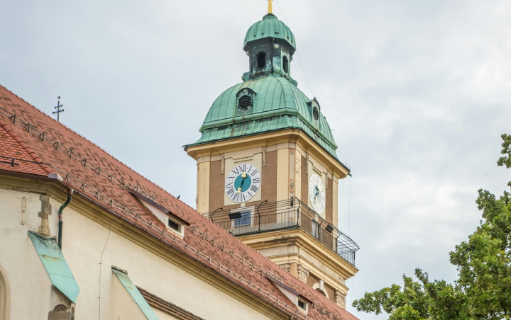 Etnične manjšine in religija (Photo by Leonhard Niederwimmer on Unsplash)